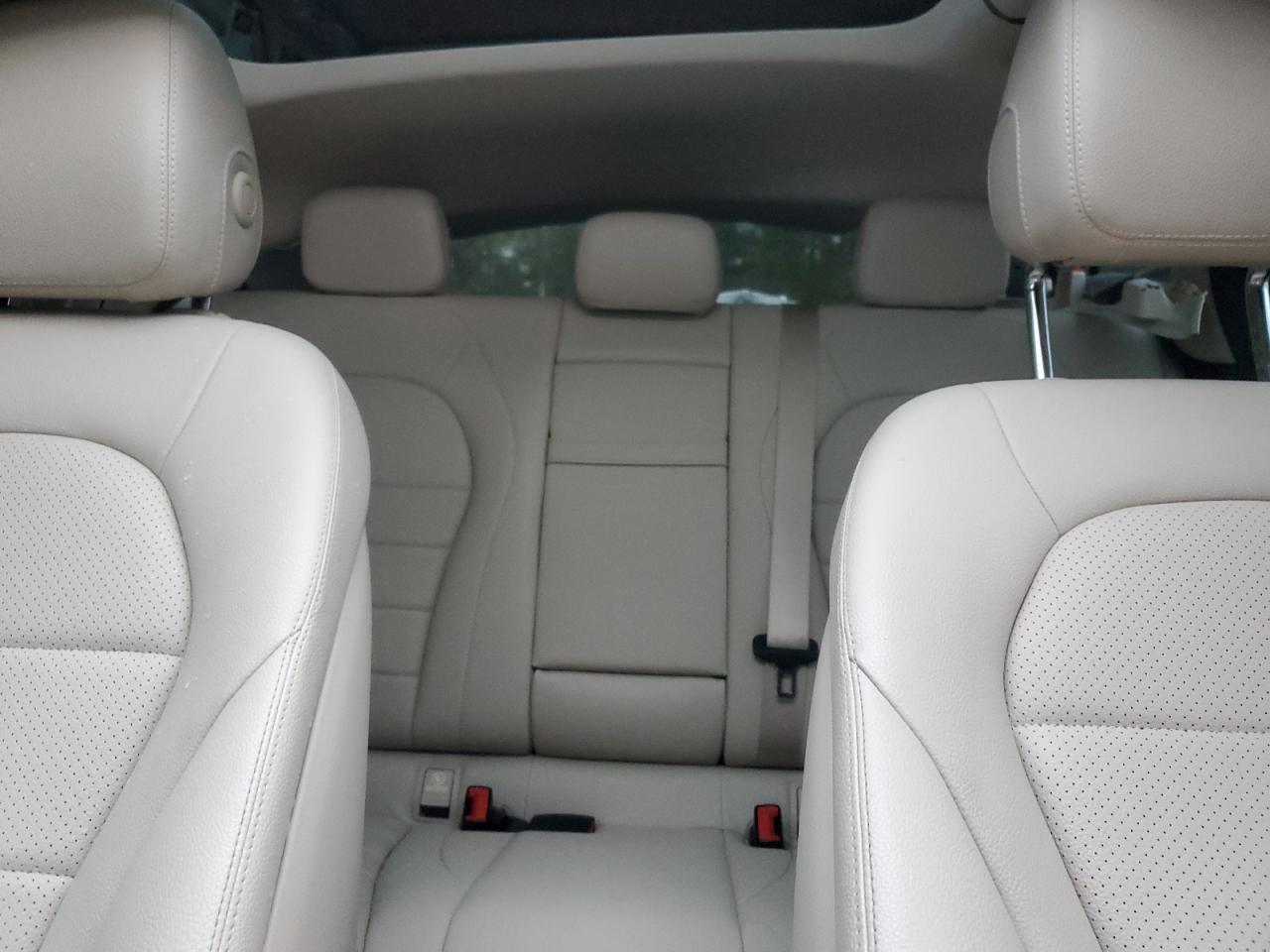 2017 Mercedes-Benz GLC - Image 10