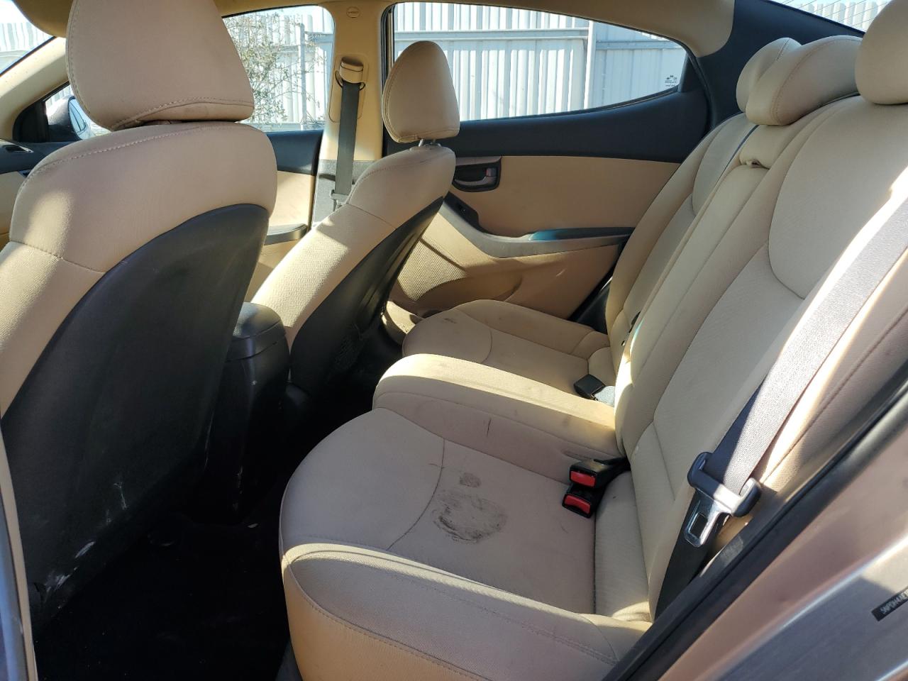 2011 Hyundai Elantra - Image 10