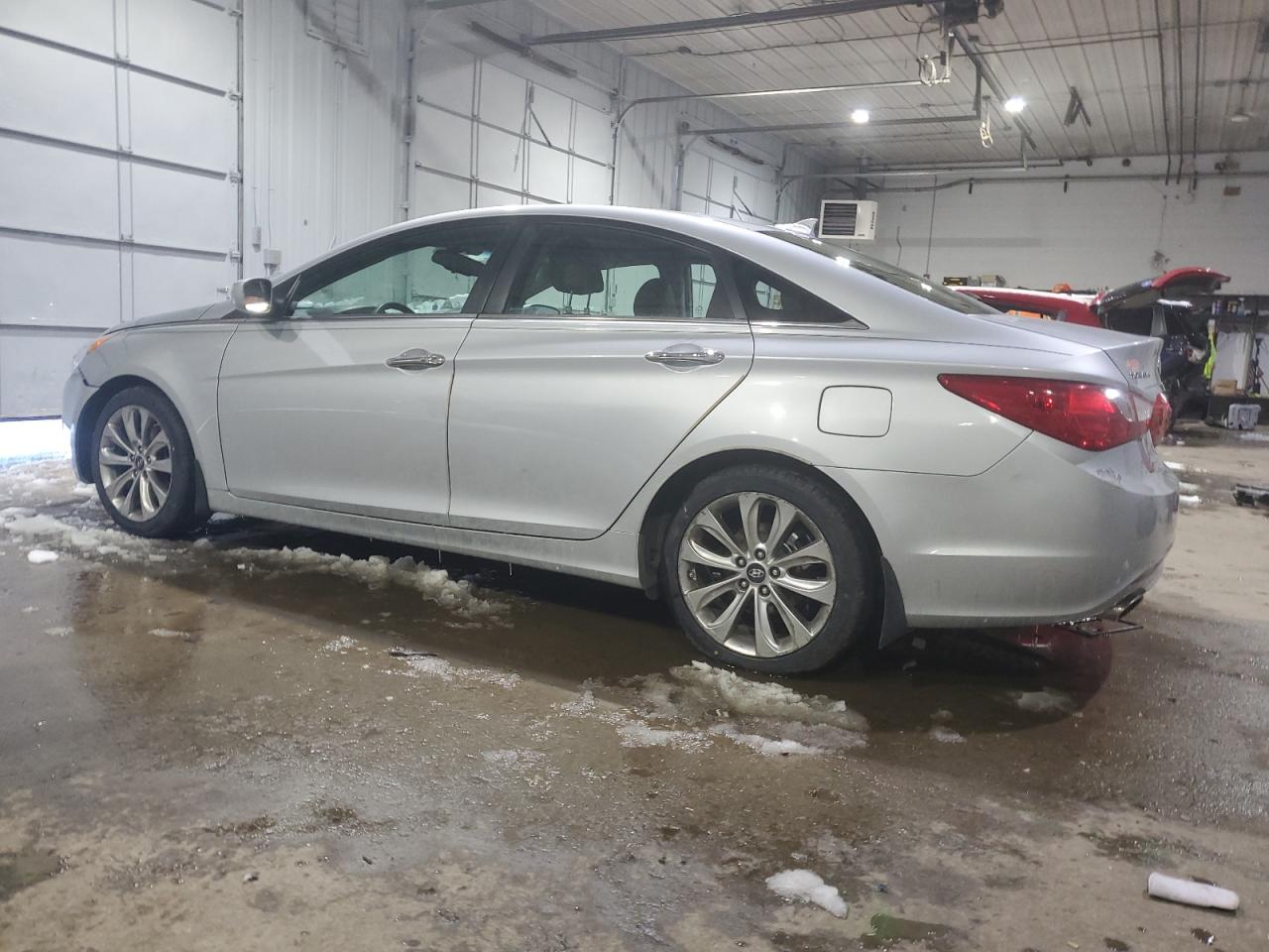 2012 Hyundai Sonata - Image 2