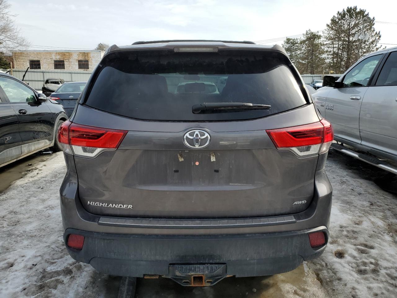 2019 Toyota Highlander - Image 6
