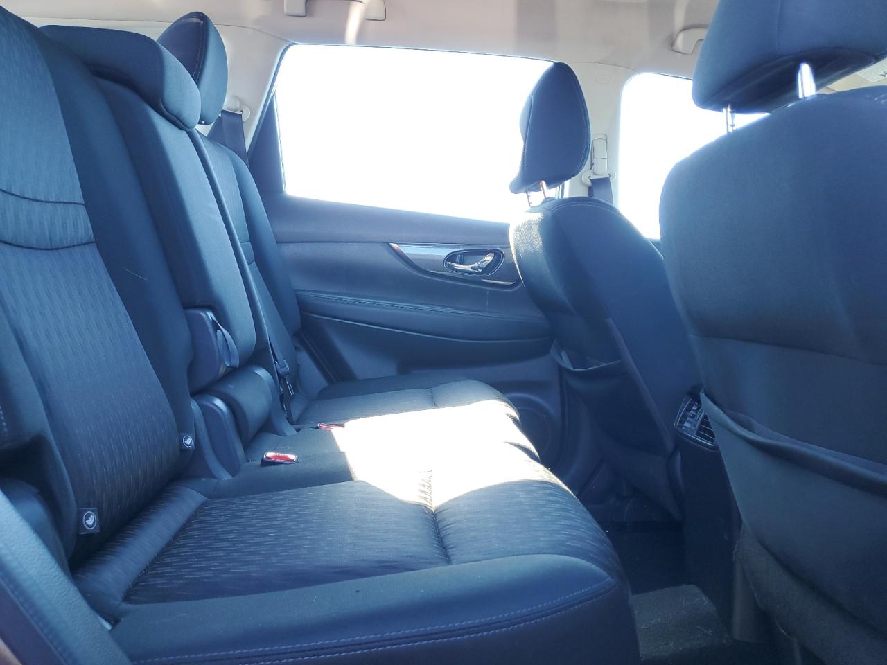 2017 Nissan Rogue - Image 11