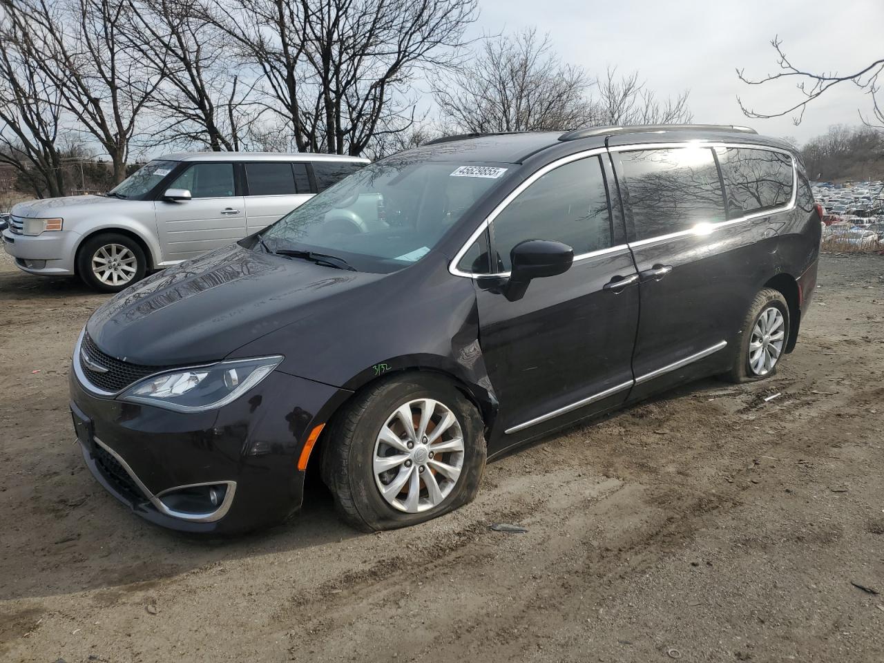 2017 Chrysler Pacifica - Image 1