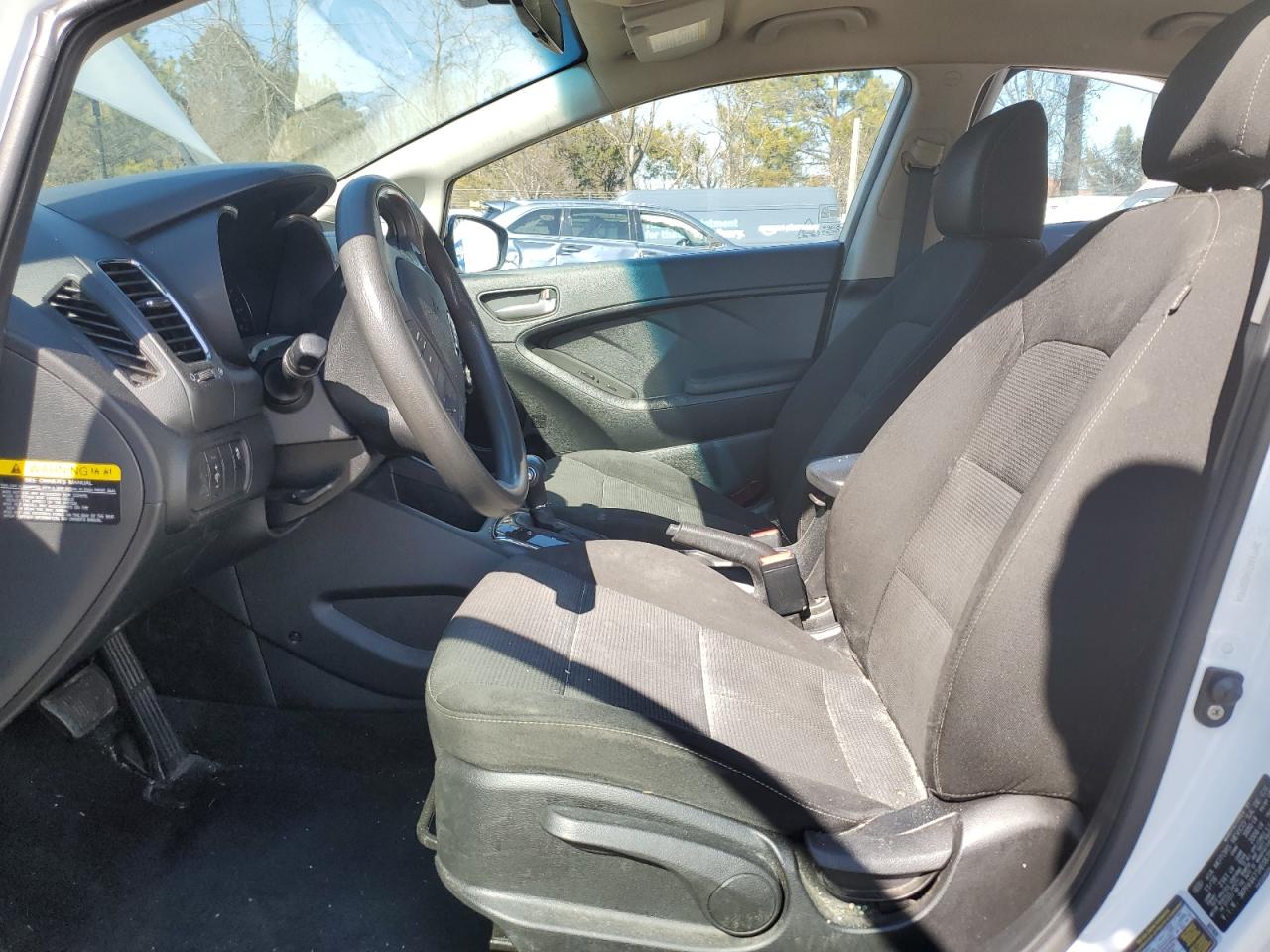 2017 Kia Forte - Image 7