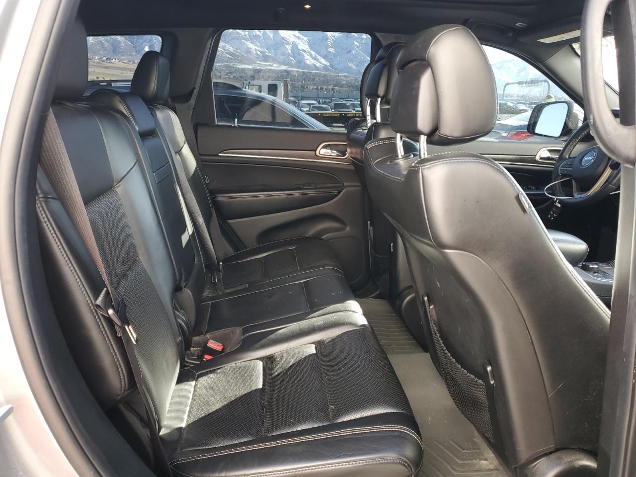 2017 Jeep Grand Cherokee - Image 11