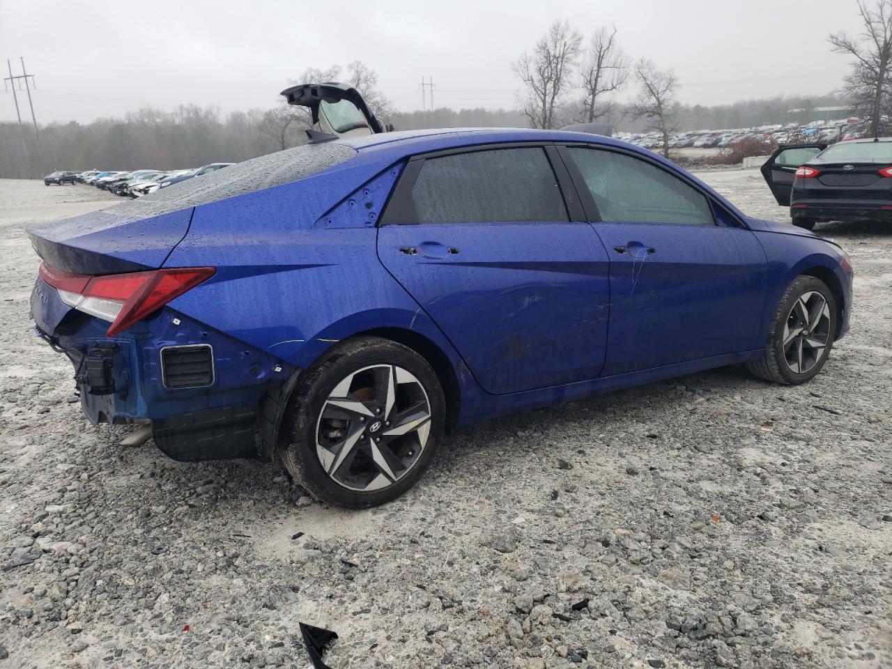 2023 Hyundai Elantra - Image 3