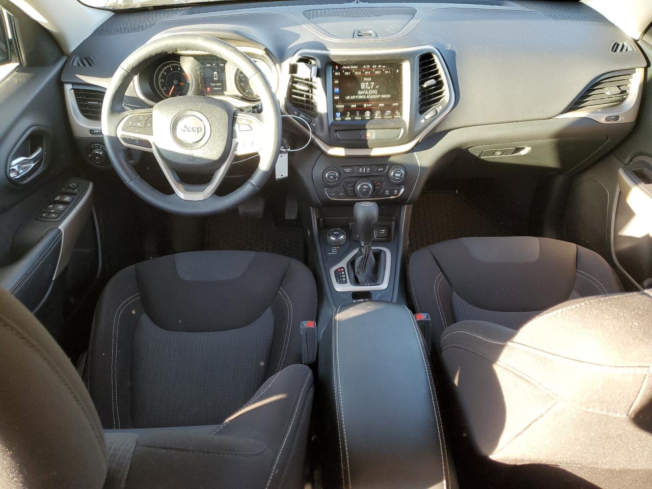 2017 Jeep Grand Cherokee - Image 8