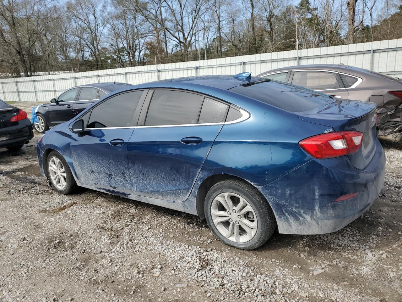 2019 Chevrolet Cruze - Image 2