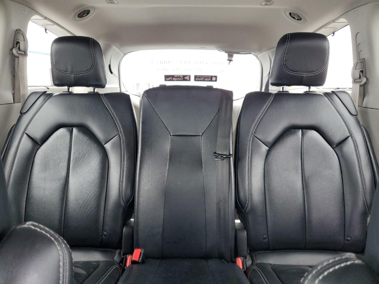 2022 Chrysler Pacifica - Image 10