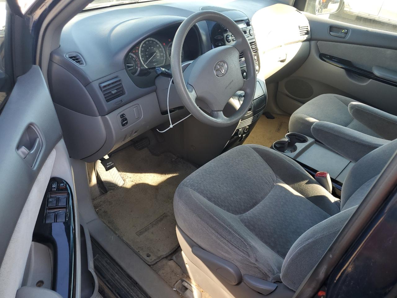 2005 Toyota Sienna - Image 8