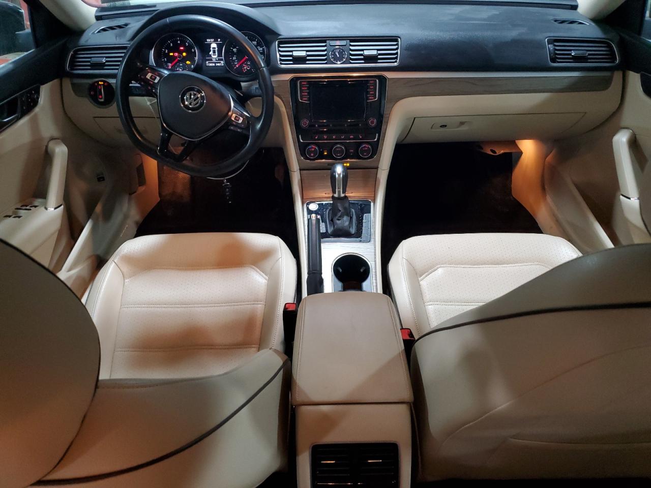 2016 Volkswagen Passat - Image 8