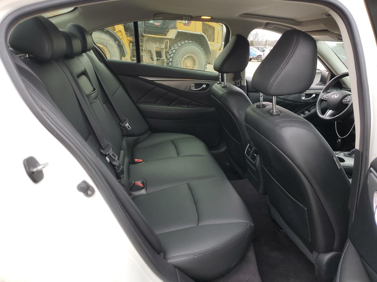 2015 Infiniti Q50 - Image 10
