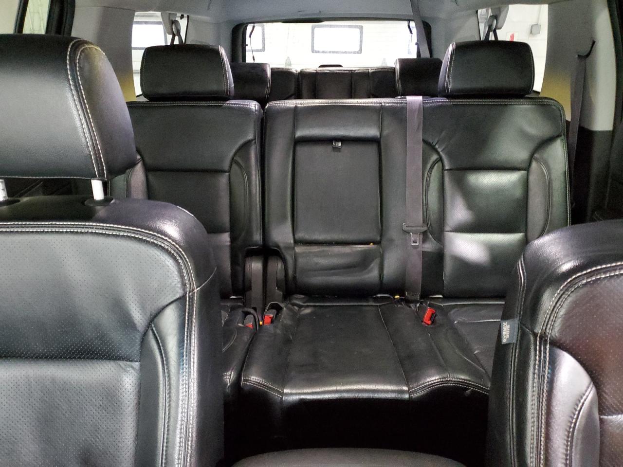 2016 Chevrolet Suburban - Image 10