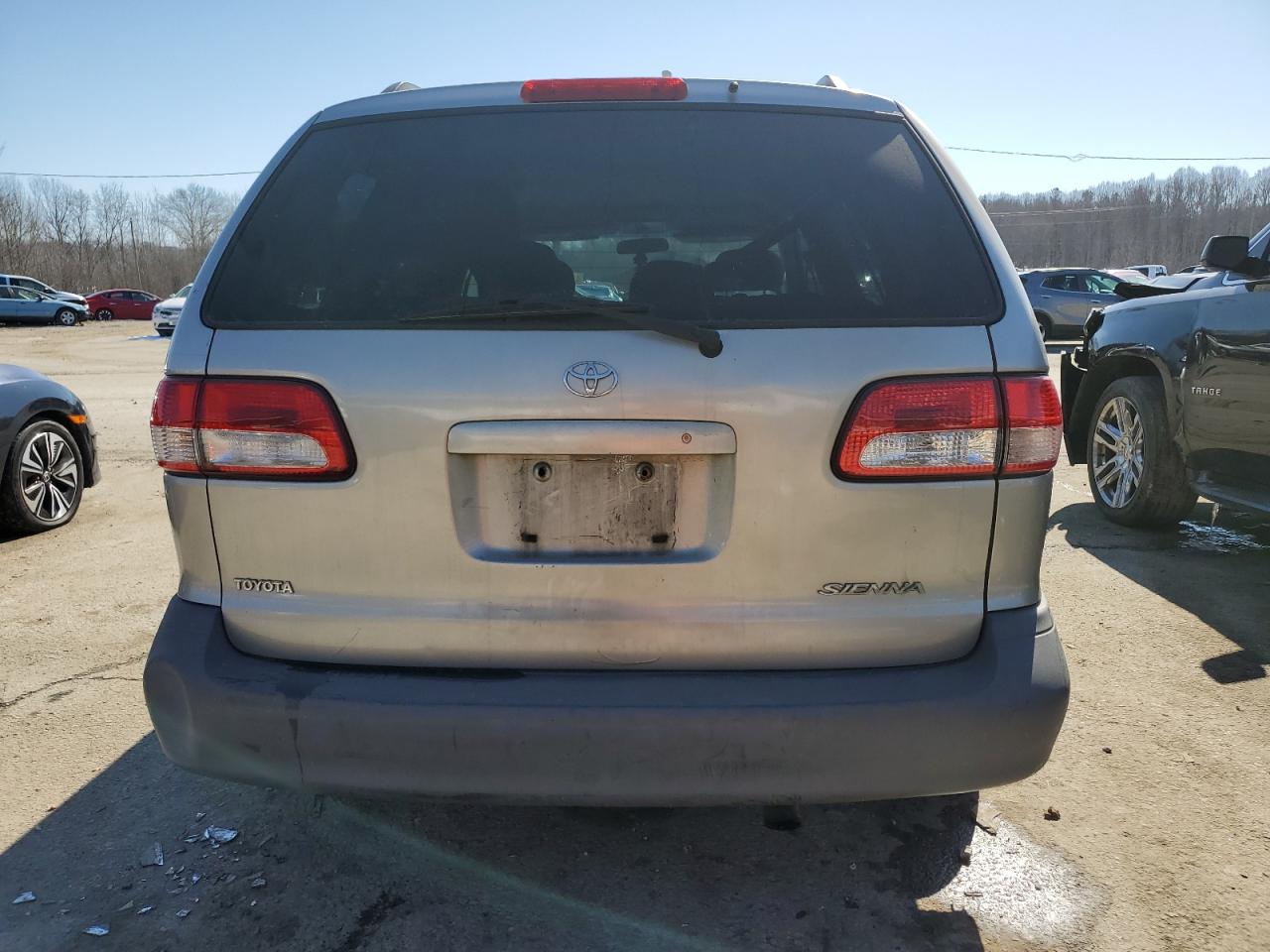 2002 Toyota Sienna - Image 6