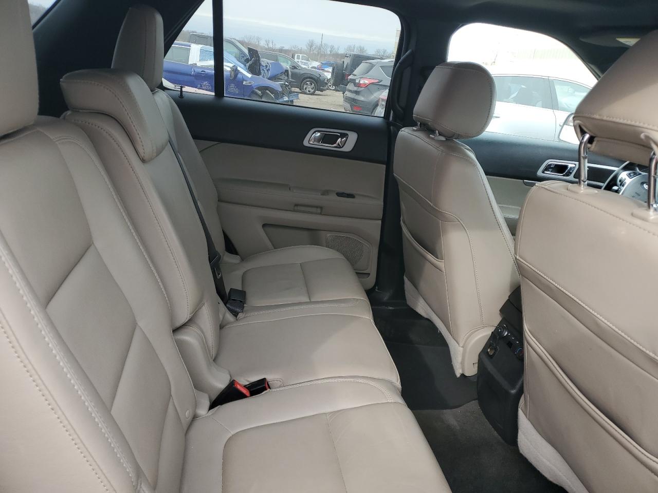 2015 Ford Explorer - Image 11