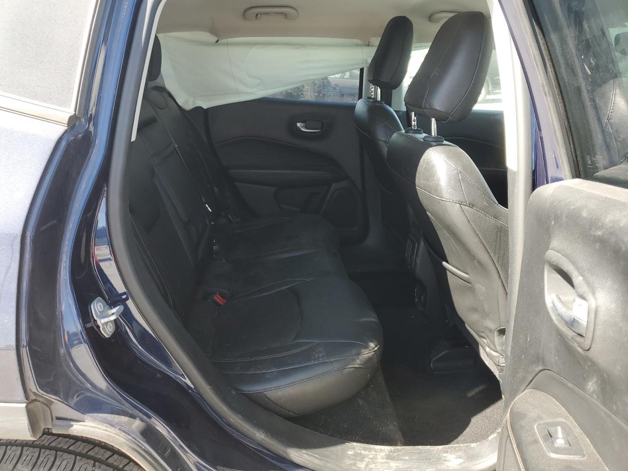2018 Jeep Compass - Image 11