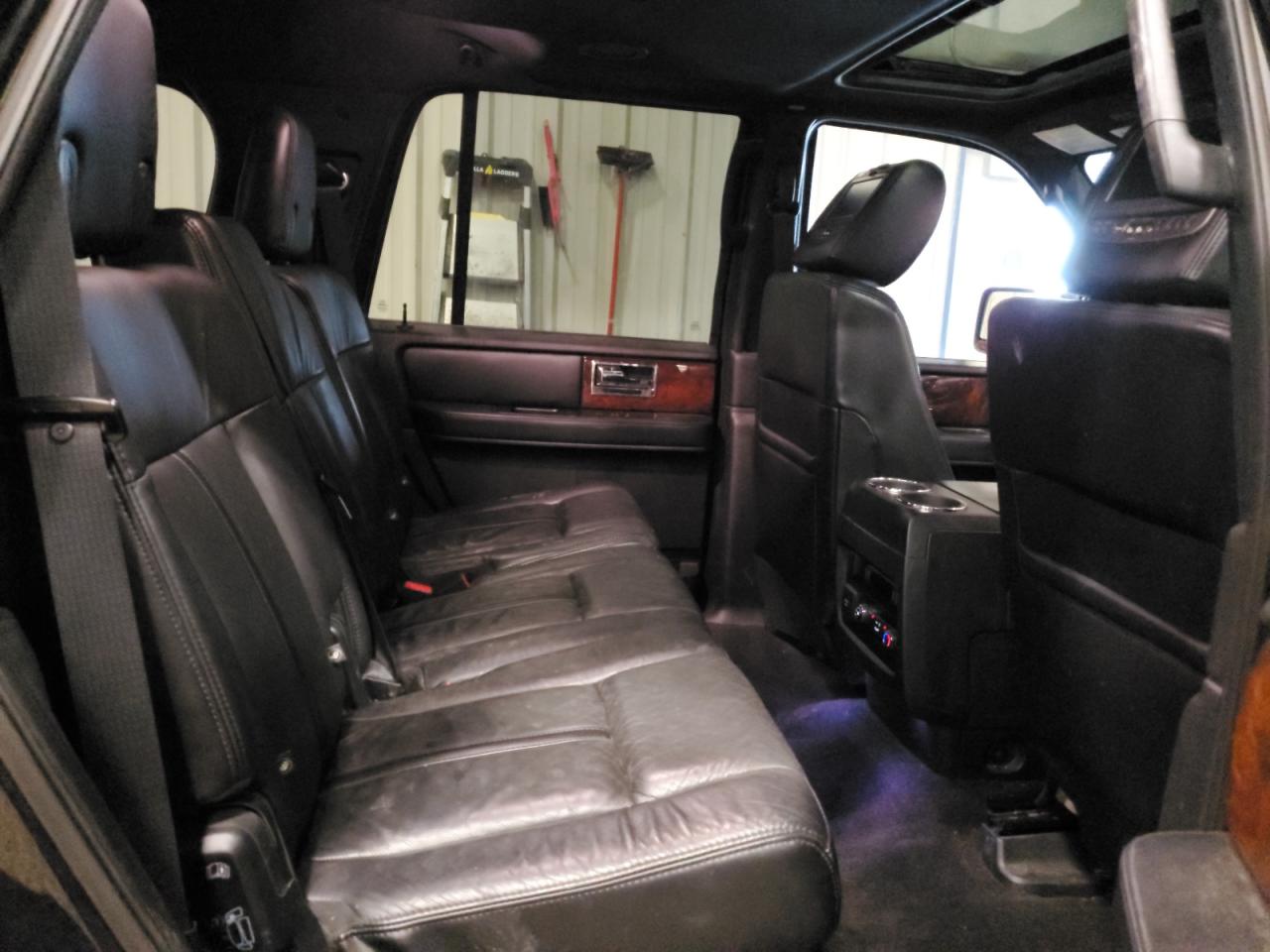 2015 Lincoln Navigator - Image 11