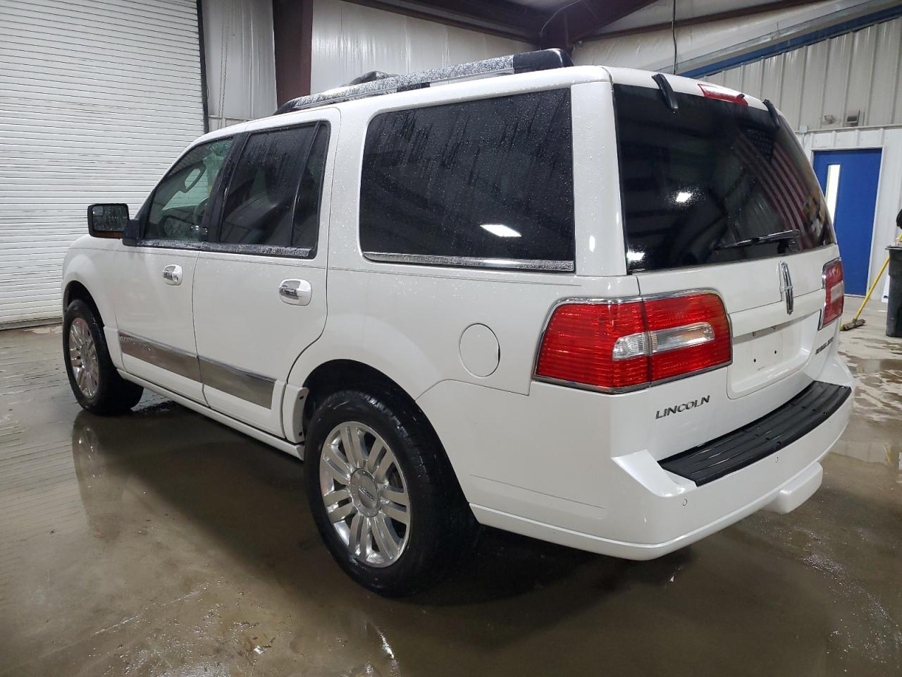 2013 Lincoln Navigator - Image 2