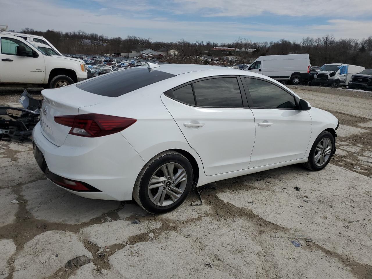 2020 Hyundai Elantra - Image 3