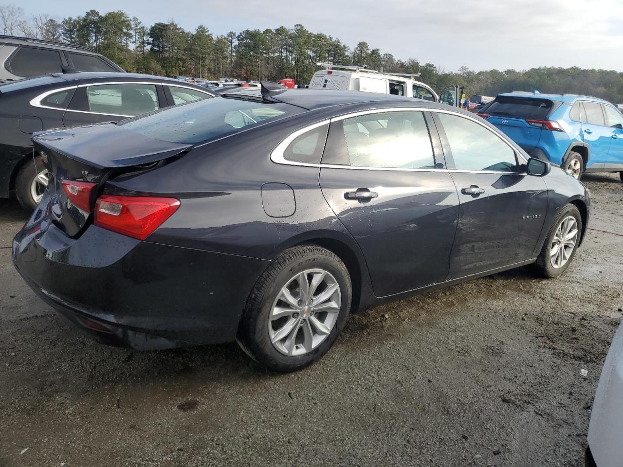 2023 Chevrolet Malibu - Image 3