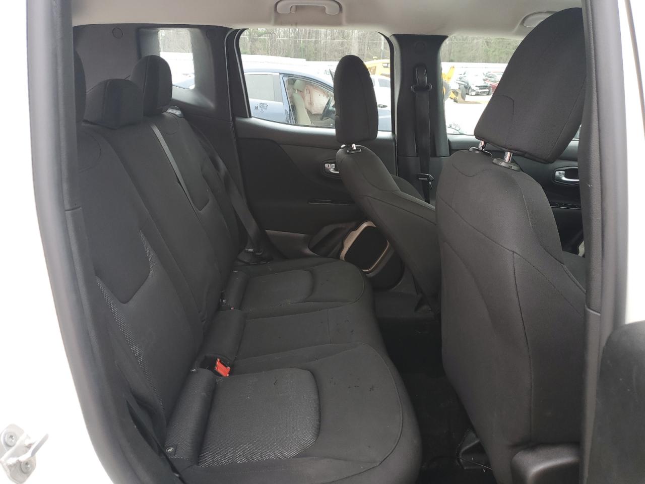 2017 Jeep Renegade - Image 10