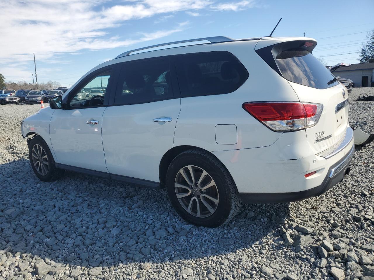 2015 Nissan Pathfinder - Image 2