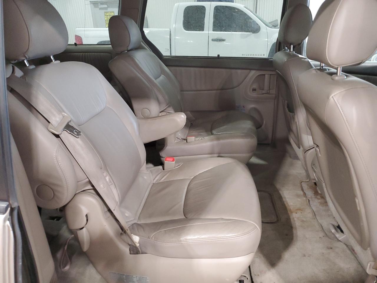 2006 Toyota Sienna - Image 11