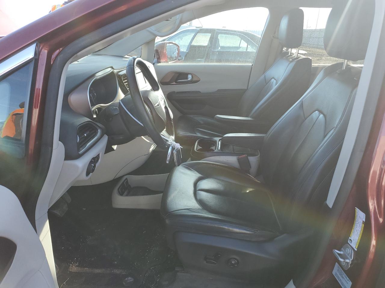 2017 Chrysler Pacifica - Image 7