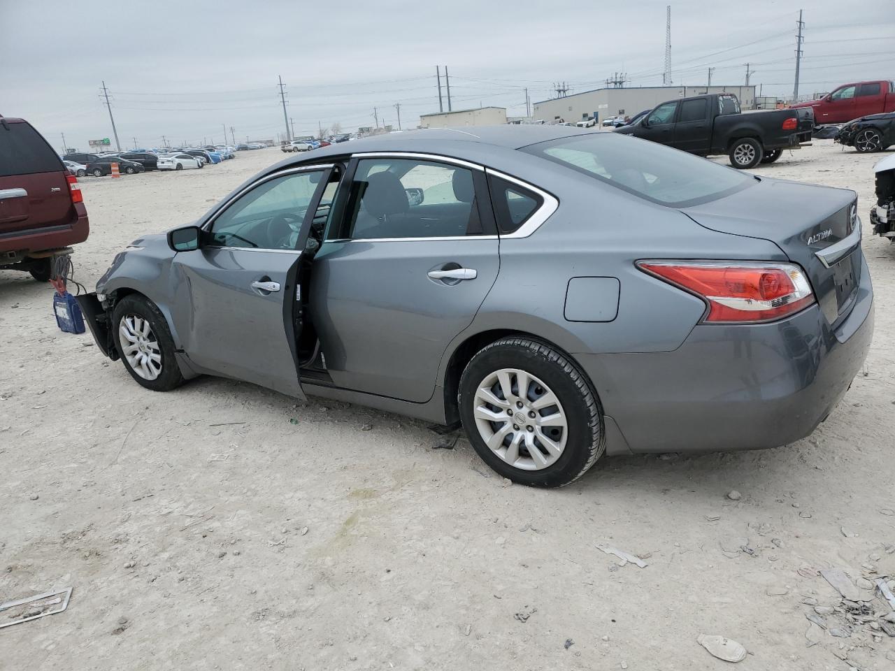 2015 Nissan Altima - Image 2