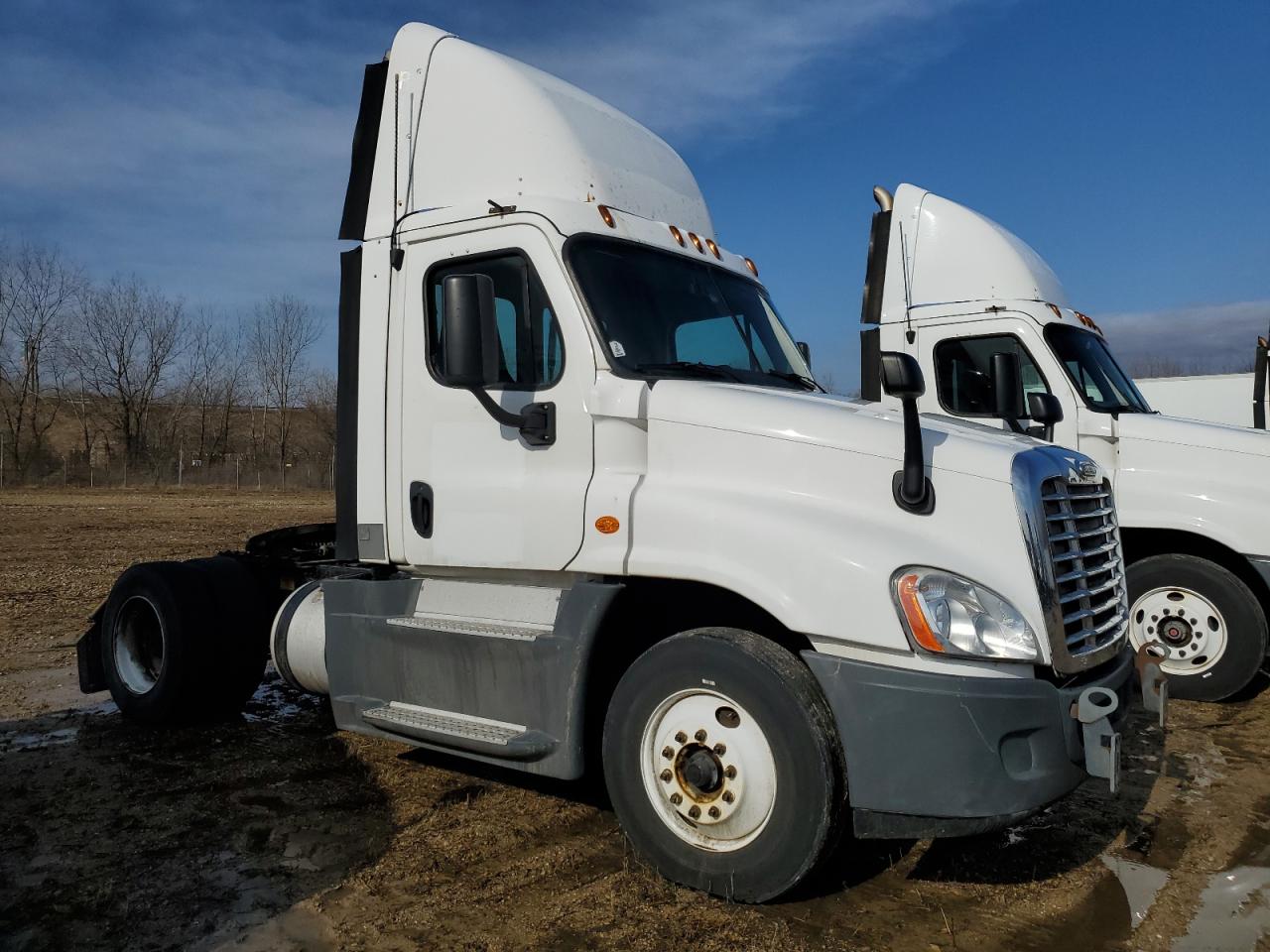 2016 Freightliner Cascadia 125 for Sale in Mcfarland, WI - Minor Dent/Scratches