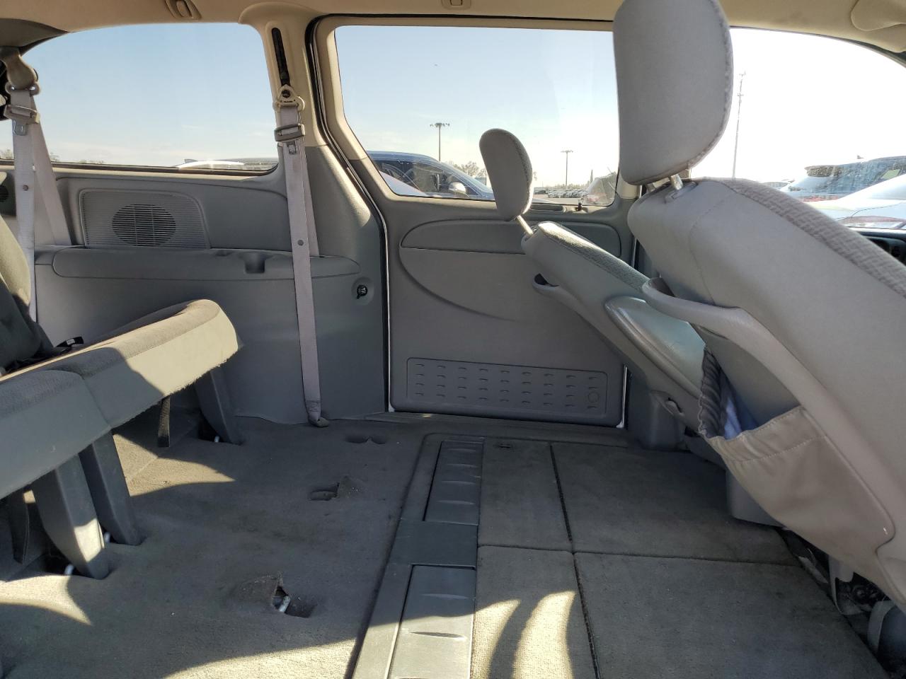 2005 Chrysler Town & Country Lx VIN: 2C4GP44RX5R553133 Lot: 46143045