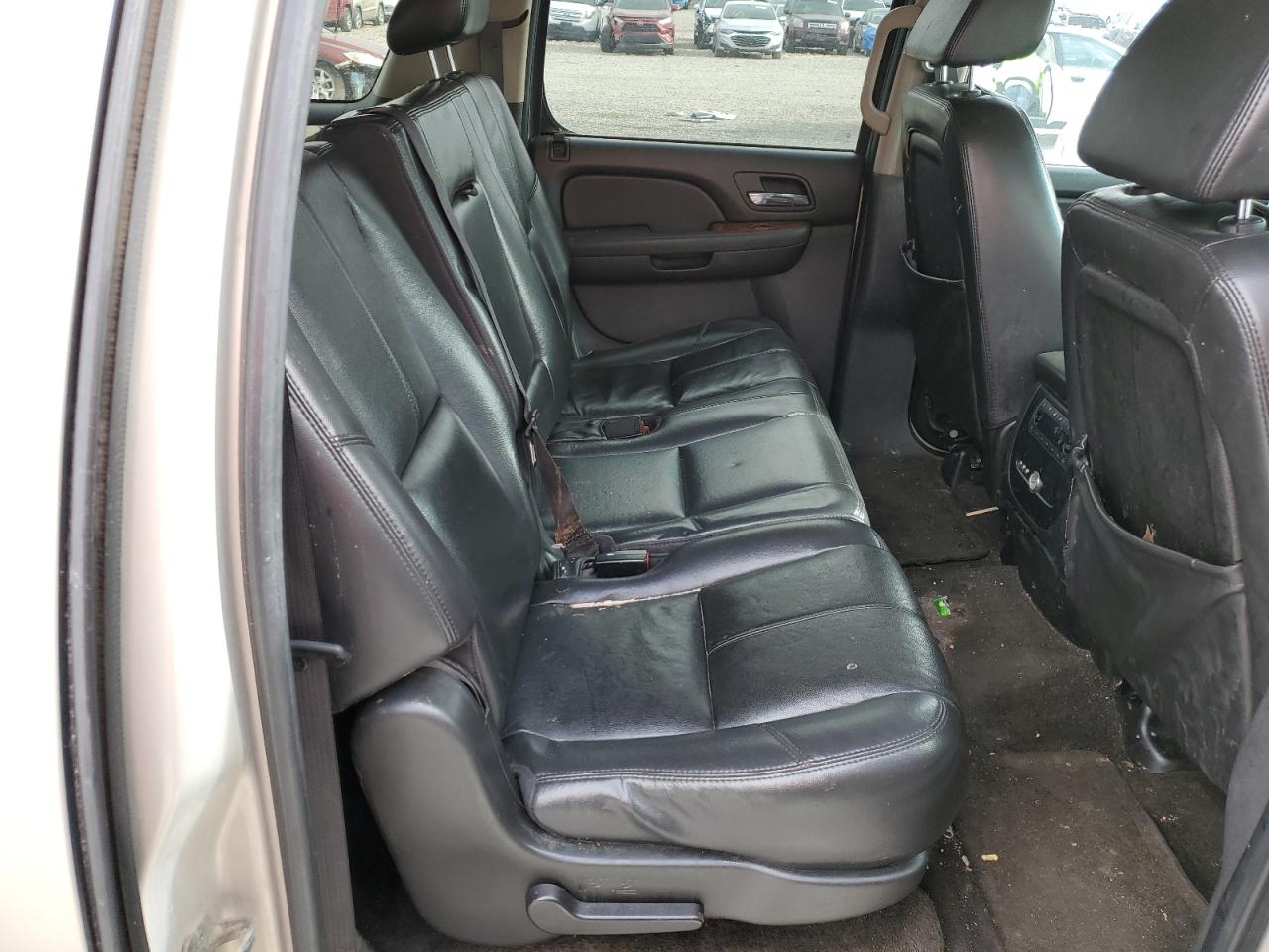 2007 Chevrolet Suburban K1500 VIN: 1GNFK16Y67R424187 Lot: 45198075