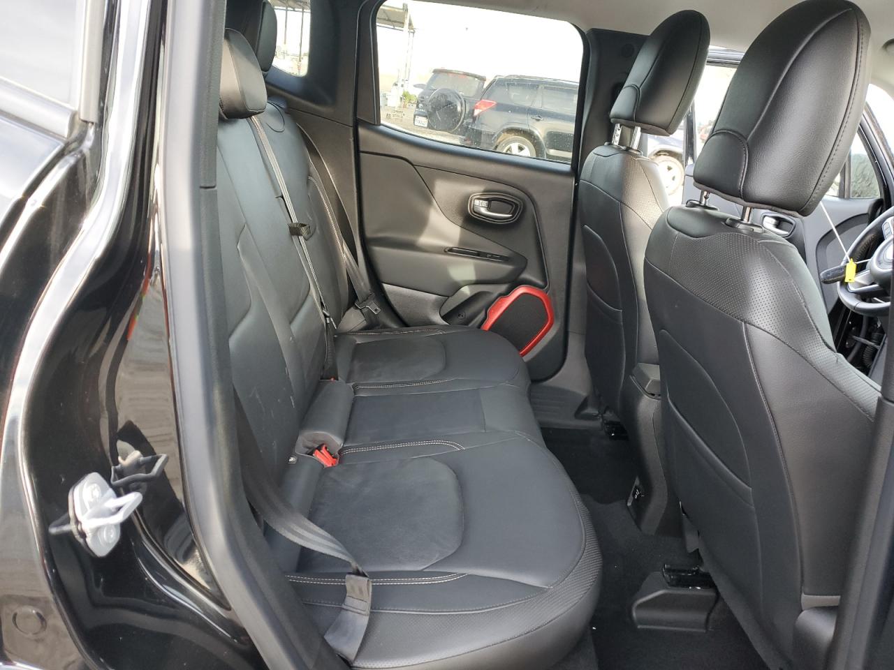 2015 Jeep Renegade - Image 11