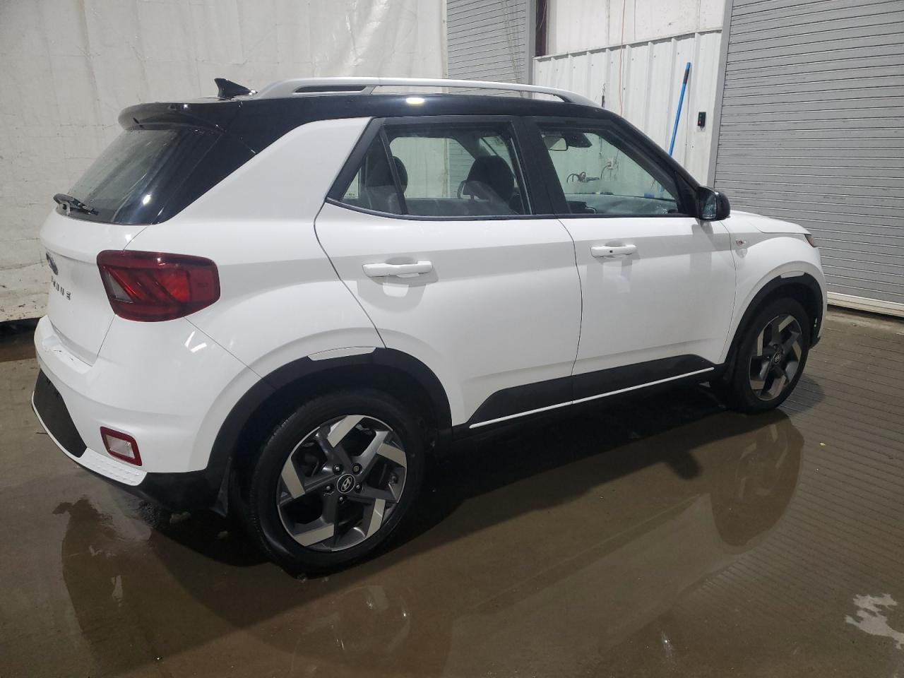 2022 Hyundai Venue - Image 3