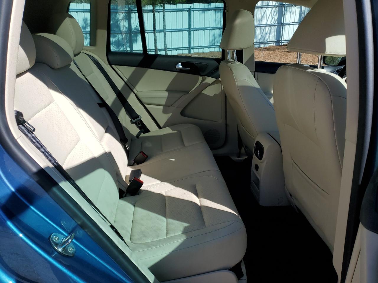 2017 Volkswagen Tiguan - Image 11