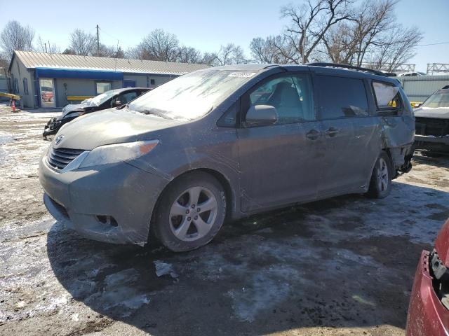 2013 Toyota Sienna Le na sprzedaż w Wichita, KS - Rear End