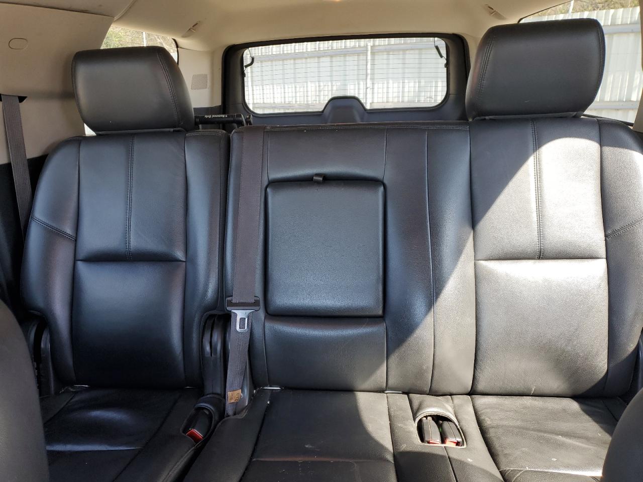 2014 Chevrolet Suburban - Image 10