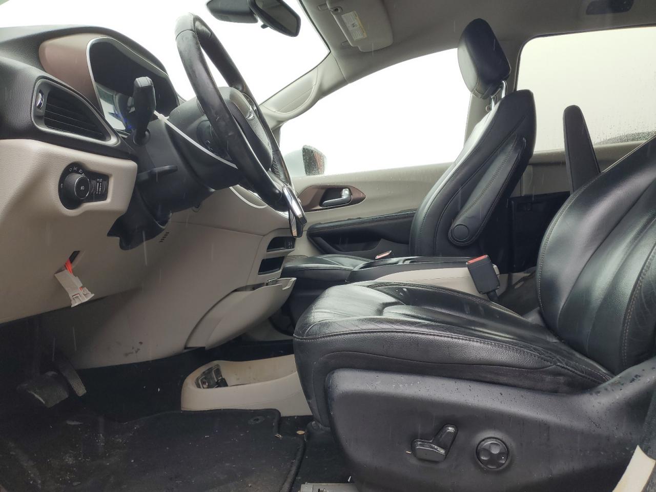 2017 Chrysler Pacifica - Image 7