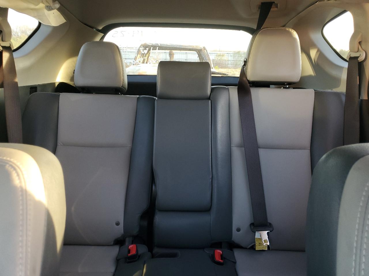 2014 Toyota RAV 4 - Image 10