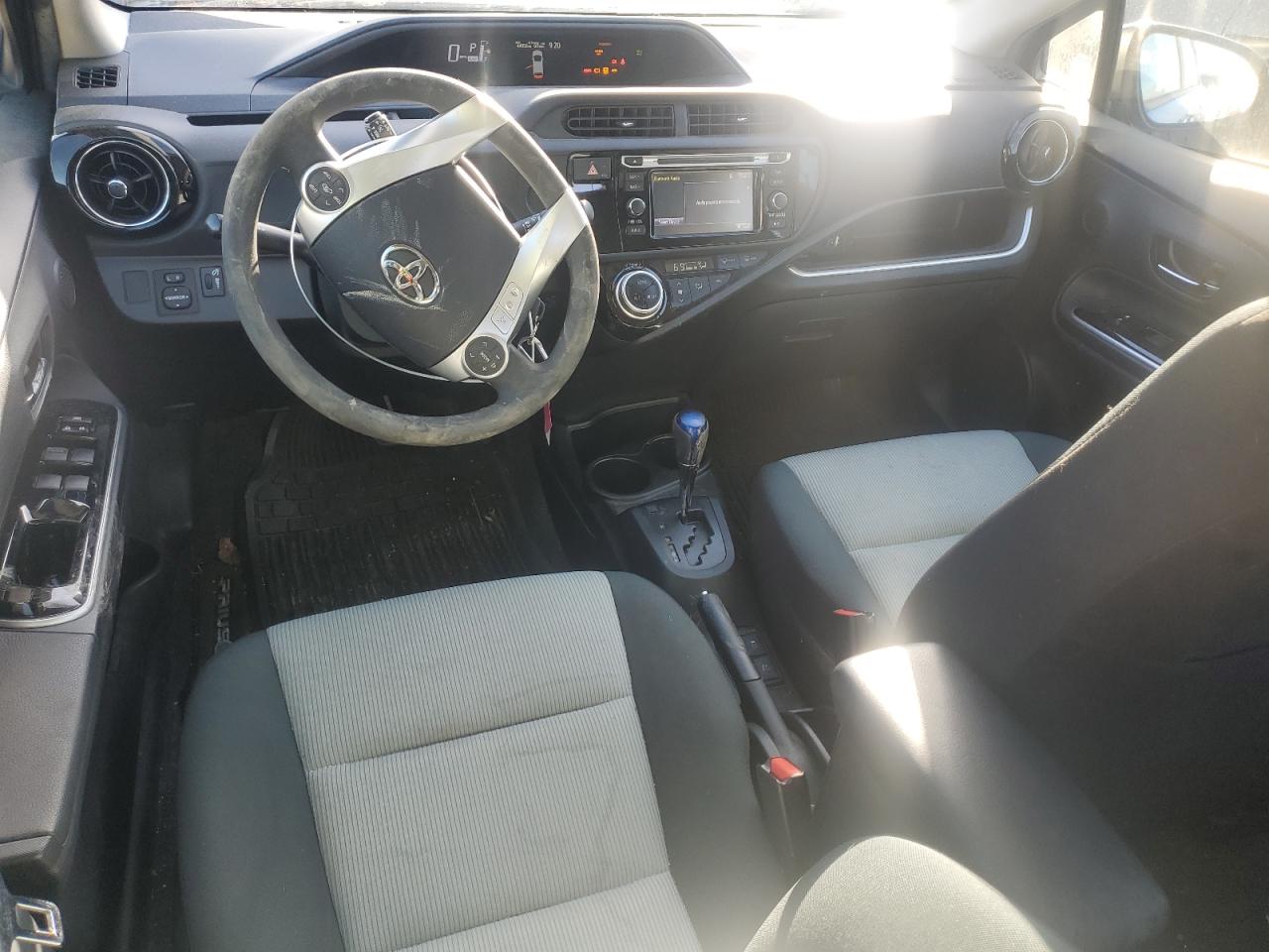 2016 Toyota Prius - Image 8