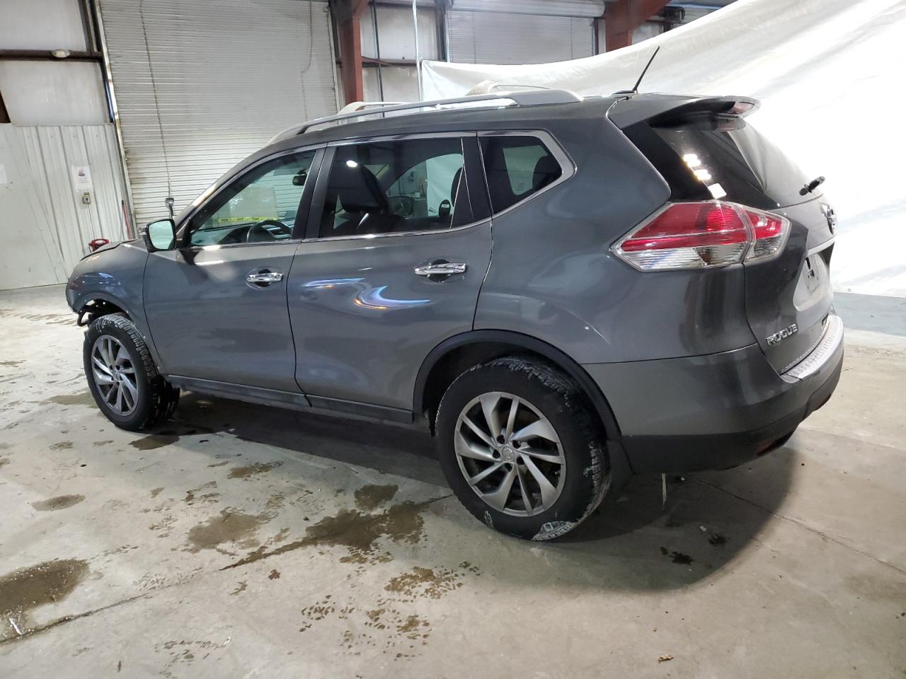 2015 Nissan Rogue - Image 2