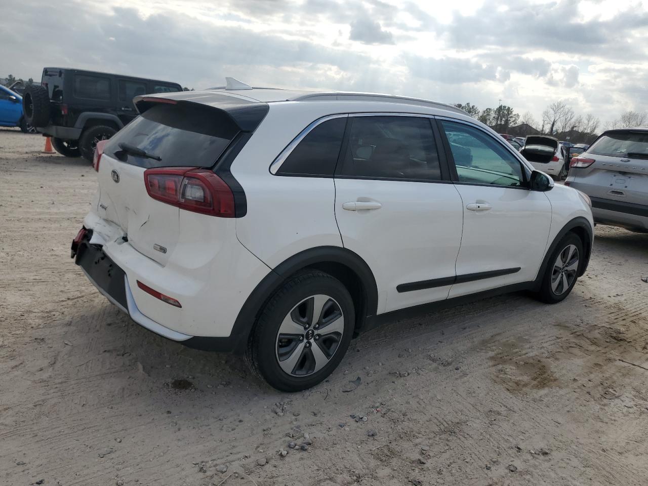 2017 Kia Niro - Image 3