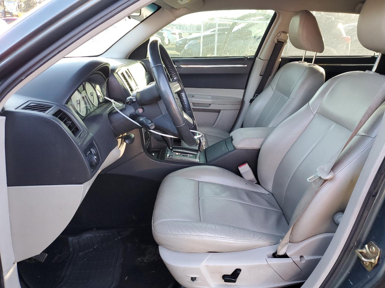 2005 Chrysler 300 - Image 7