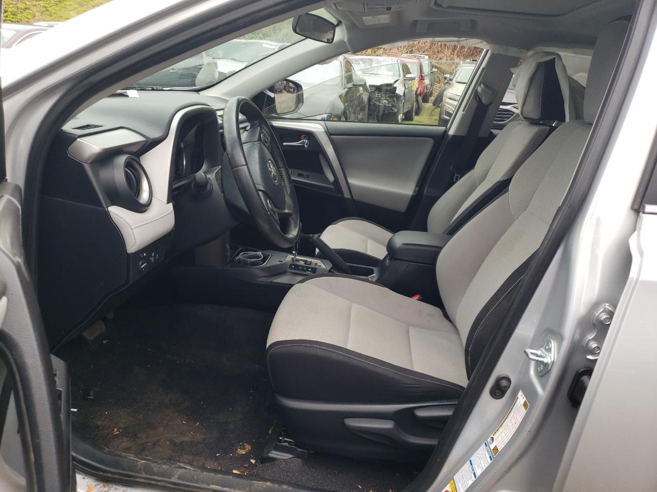 2016 Toyota RAV 4 - Image 7