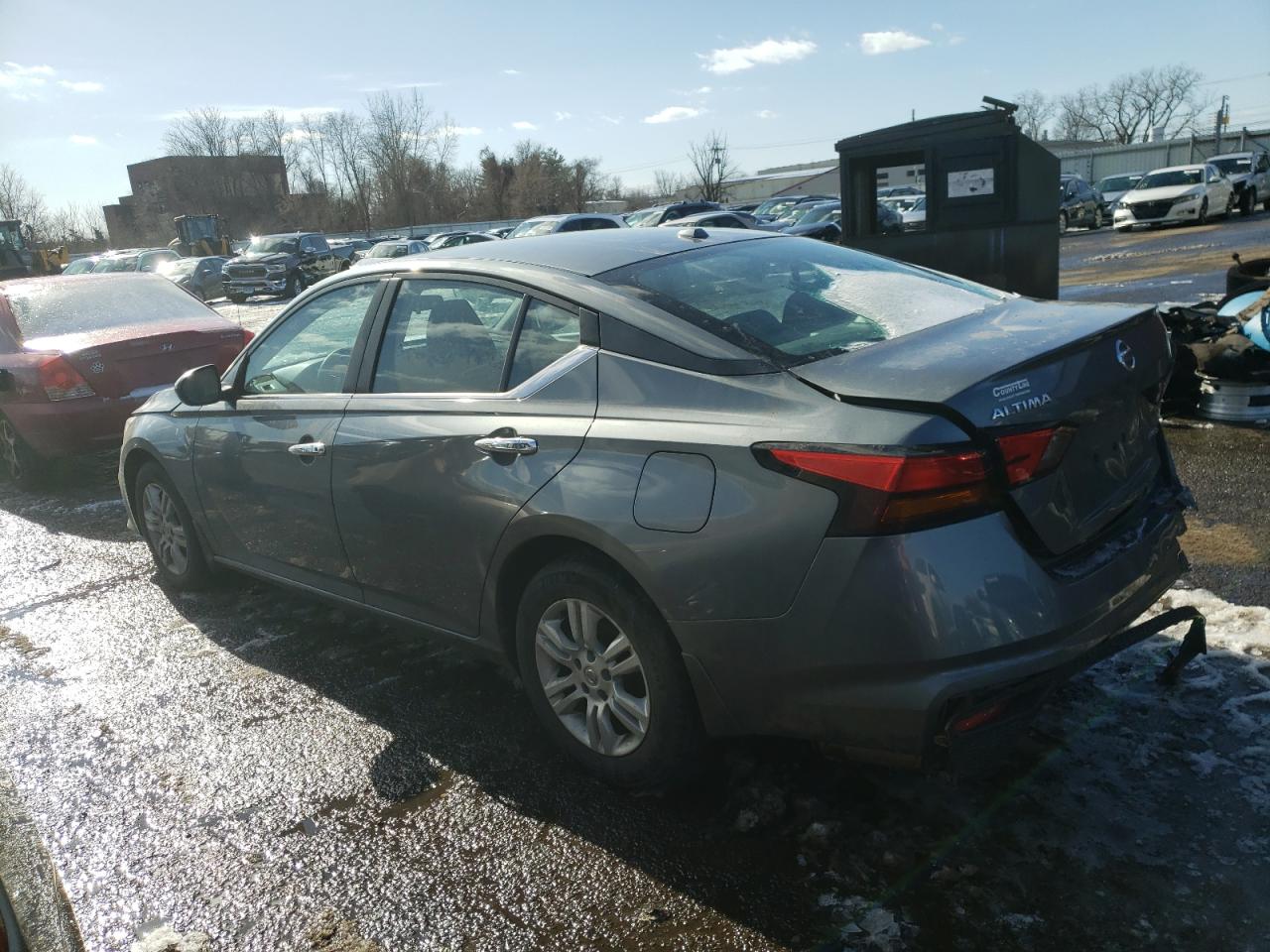2020 Nissan Altima - Image 2
