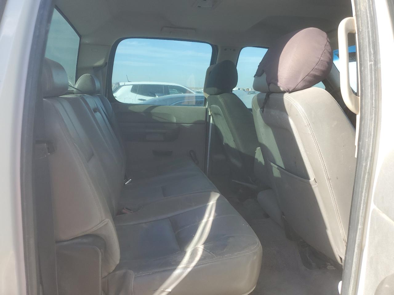 2013 Chevrolet Silverado - Image 10