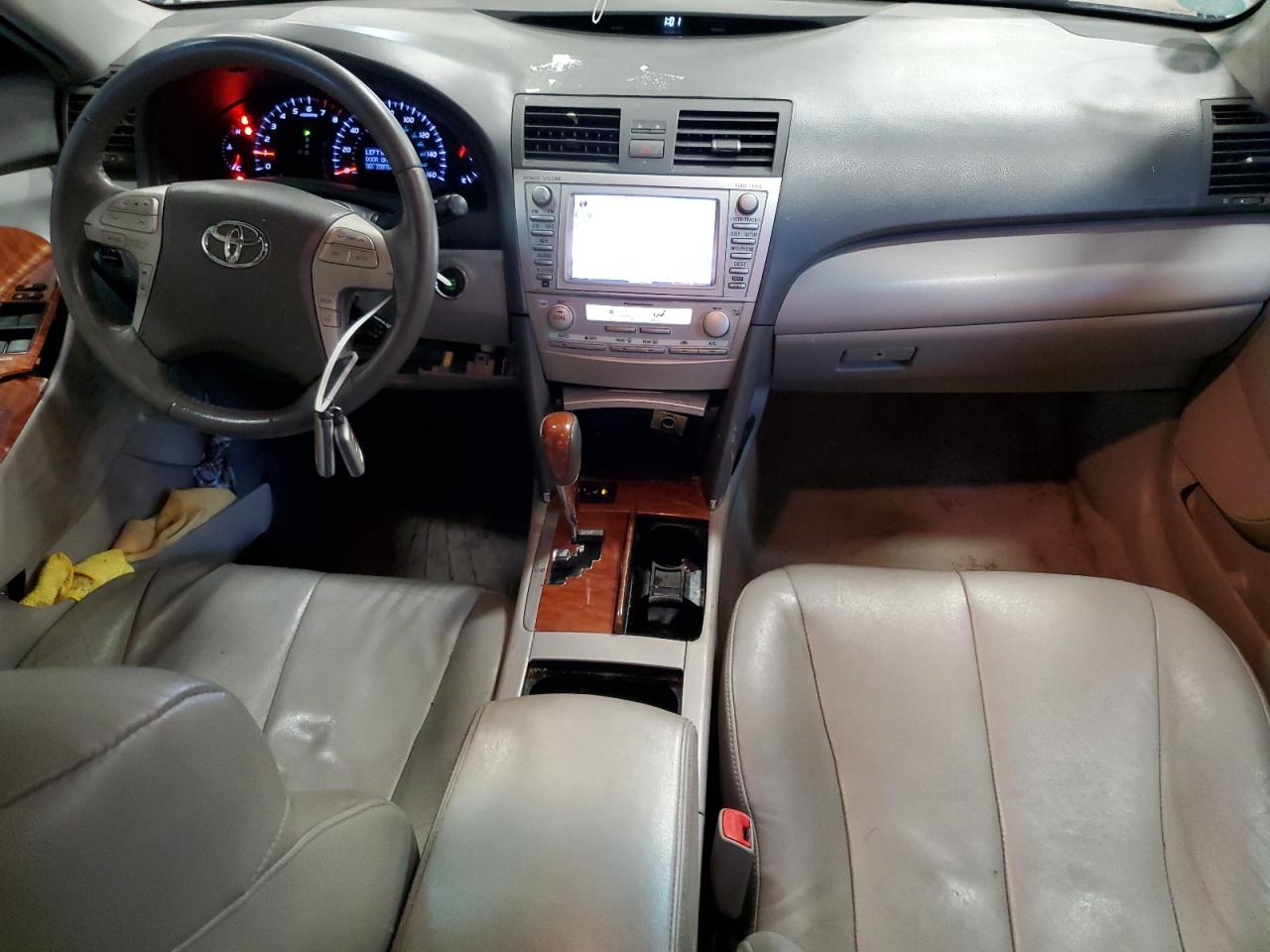 2010 Toyota Camry - Image 8