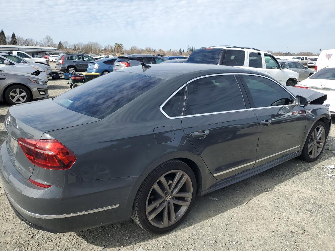 2017 Volkswagen Passat - Image 3