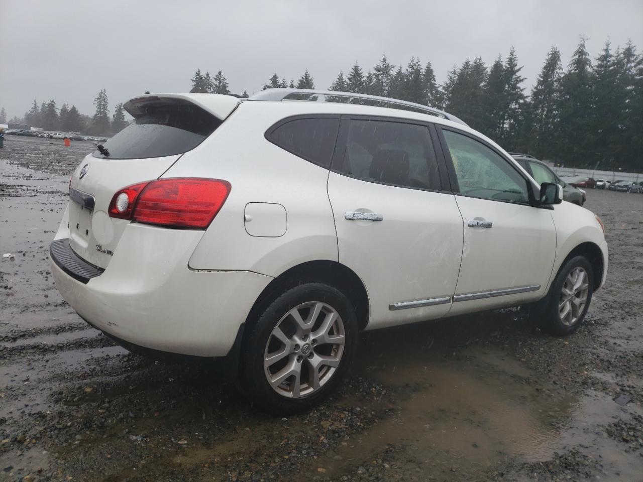 2011 Nissan Rogue - Image 3