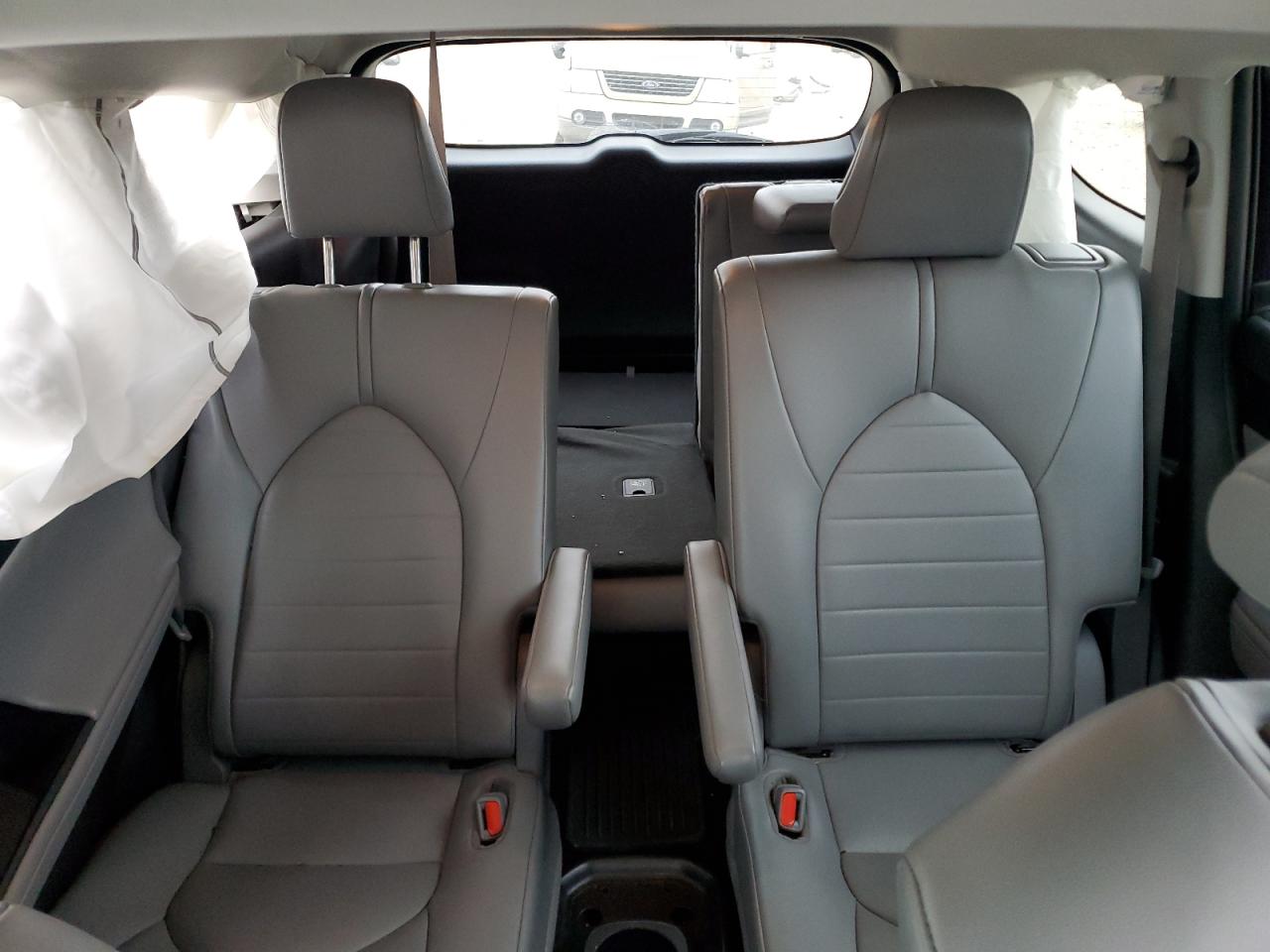 2021 Toyota Highlander - Image 10