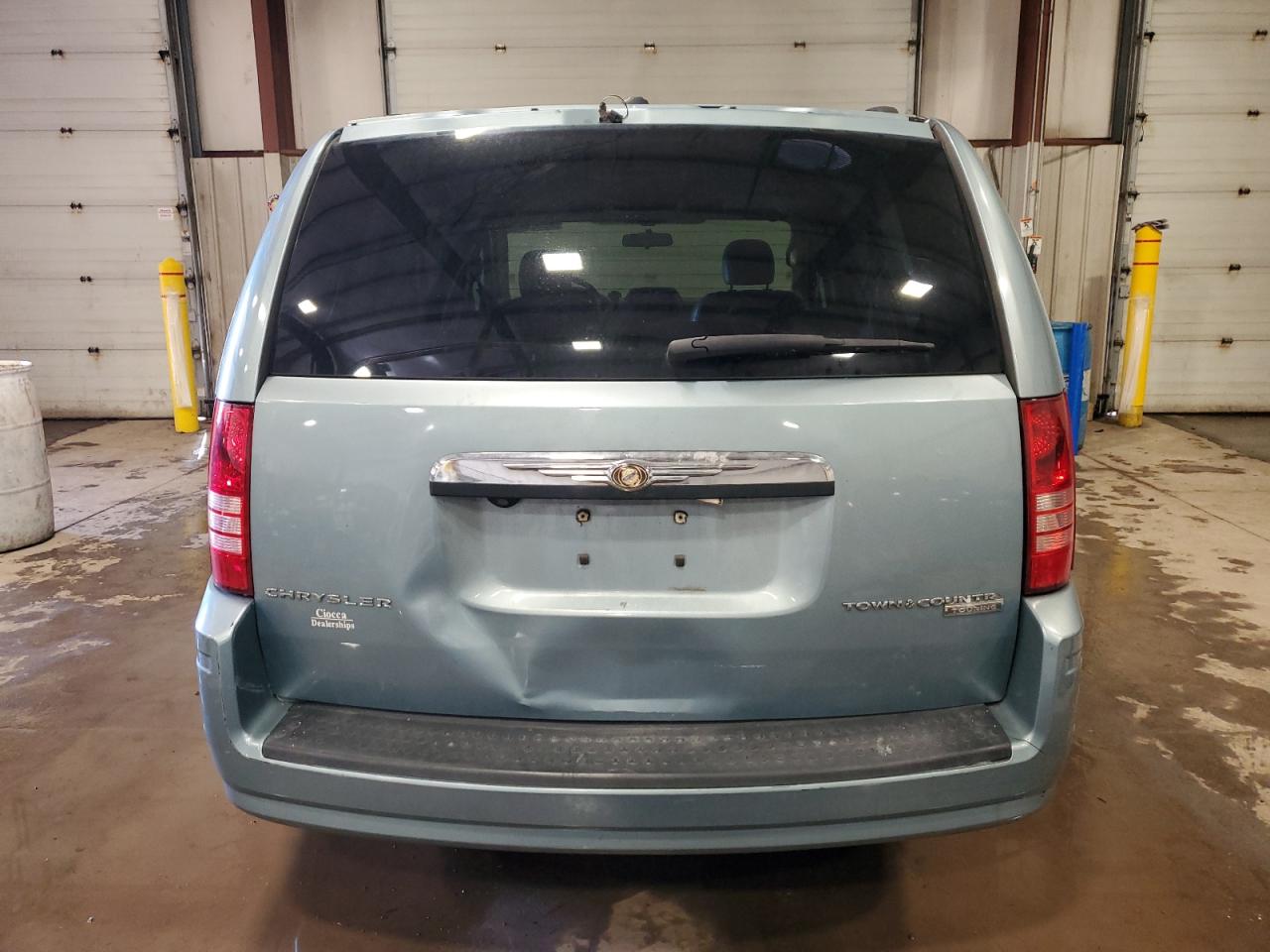 2009 Chrysler Town & Country - Image 6
